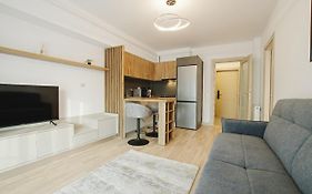 Himson Beige Apartment Self Check-In Near Airport & Mall